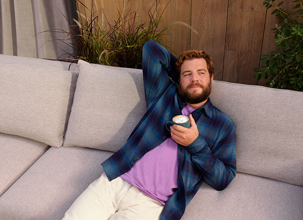 Smartphone mit Hinweistext - Ihr Ratenkredit wurde gerade ausgezahlt.